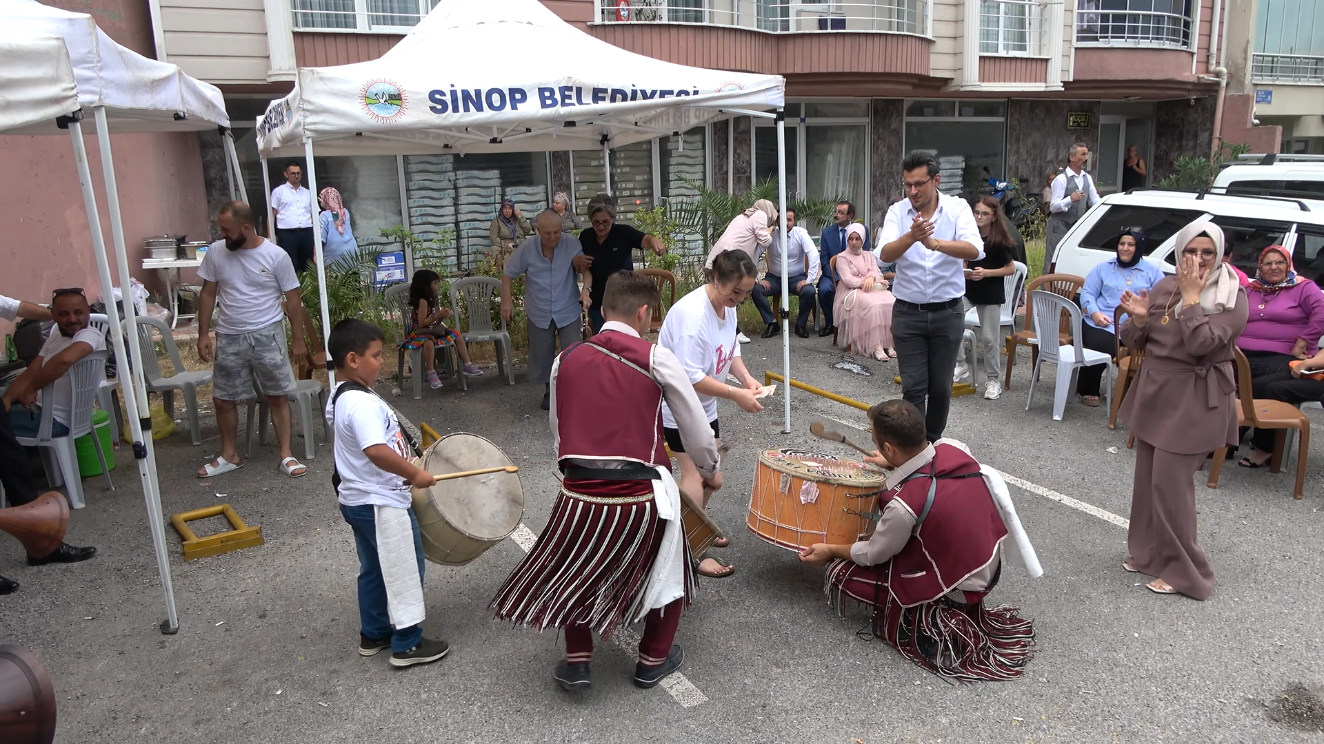 Antalya’da Mahalle Şenliklerinden Panayırlara, Toplumsal Kutlamalardan Yerel Etkinliklere Kadar Her Organizasyona Coşku ve Birliktelik Katan Davul Zurna Ekibimizle Geleneksel Kültürü Modern Anlayışla Yaşatıyoruz