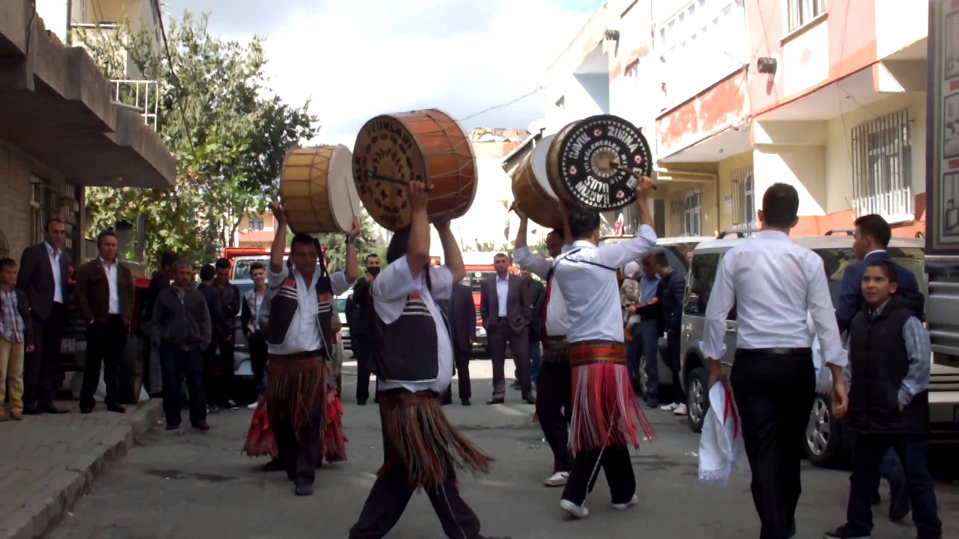 Antalya’da Geleneksel Kültürün Modern Organizasyonlarla Buluştuğu Davul Zurna Performanslarıyla Özel Günlerinize Hem Kültürel Derinlik Hem de Enerji Katıyoruz