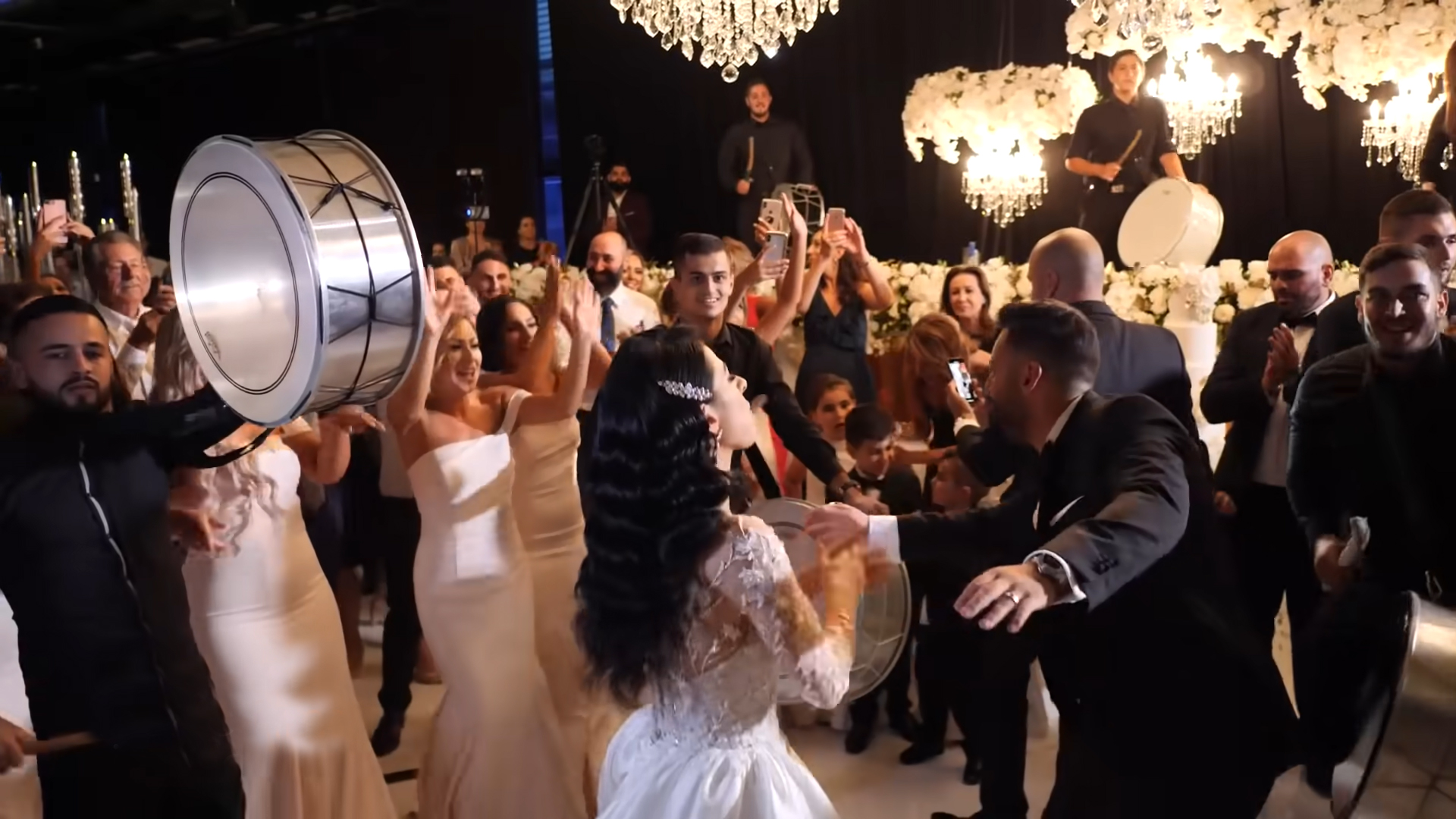 Antalya’da Kına Gecelerinden Sünnet Düğünlerine, Nişan Organizasyonlarından Geleneksel Kutlamalara Kadar Her Anınıza Uyum Sağlayan Davul Zurna Ekibimizin Ayrıcalıklı Performansıyla Coşkunun ve Eğlencenin Zirvesini Yaşayın