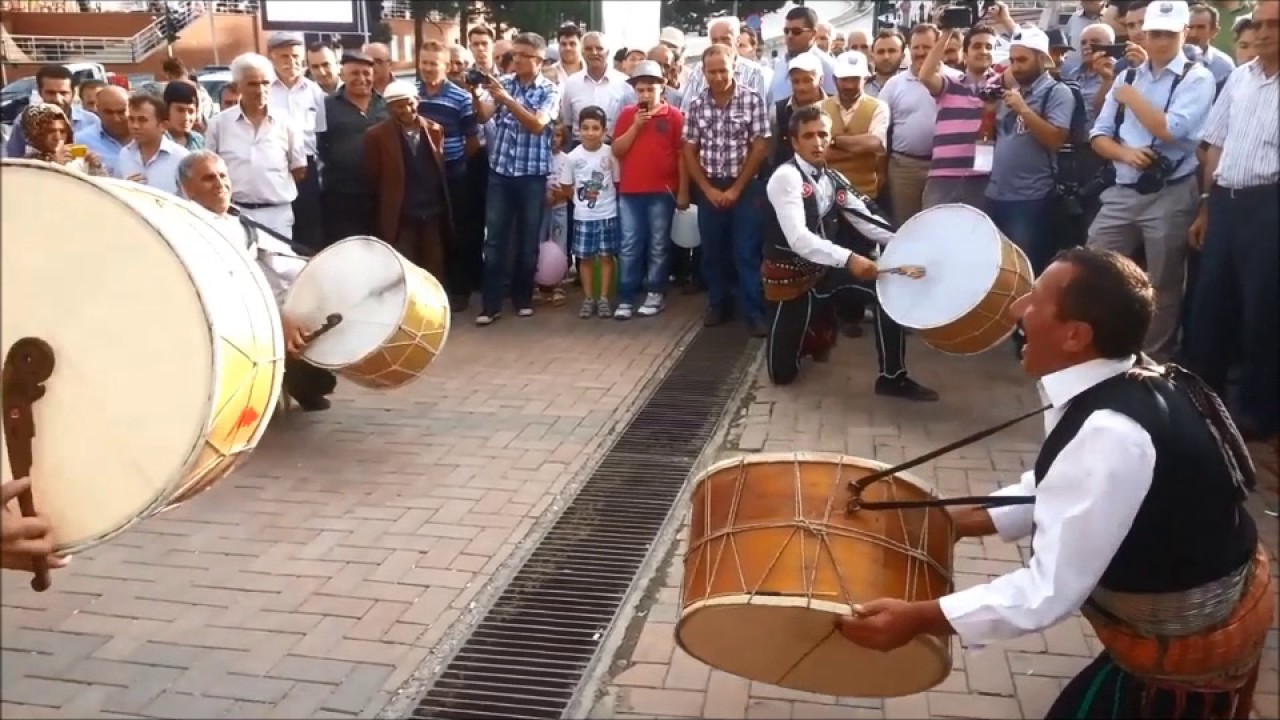Antalya’da Festival, Şenlik ve Toplumsal Etkinliklerde Kalabalıkları Coşturan Davul Zurnanın Birleştirici Gücüyle Geleneksel Ezgileri Modern Organizasyon Anlayışıyla Buluşturuyor, Her Yaştan Katılımcıya Unutulmaz Bir Eğlence Sunuyoruz